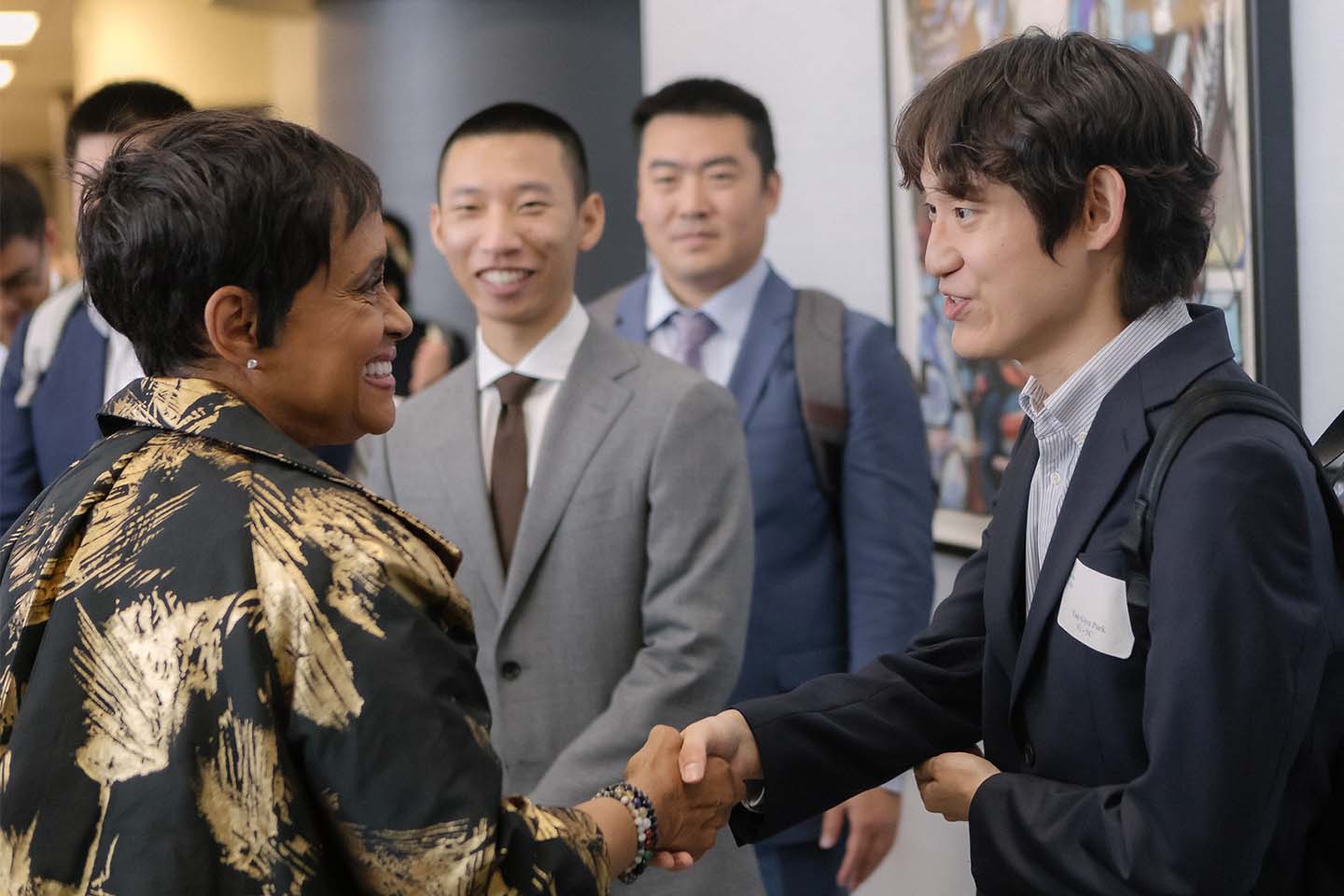 Judge Glenda Hatchett mingling with Emory Law 1Ls at the Professionalism Training Day reception